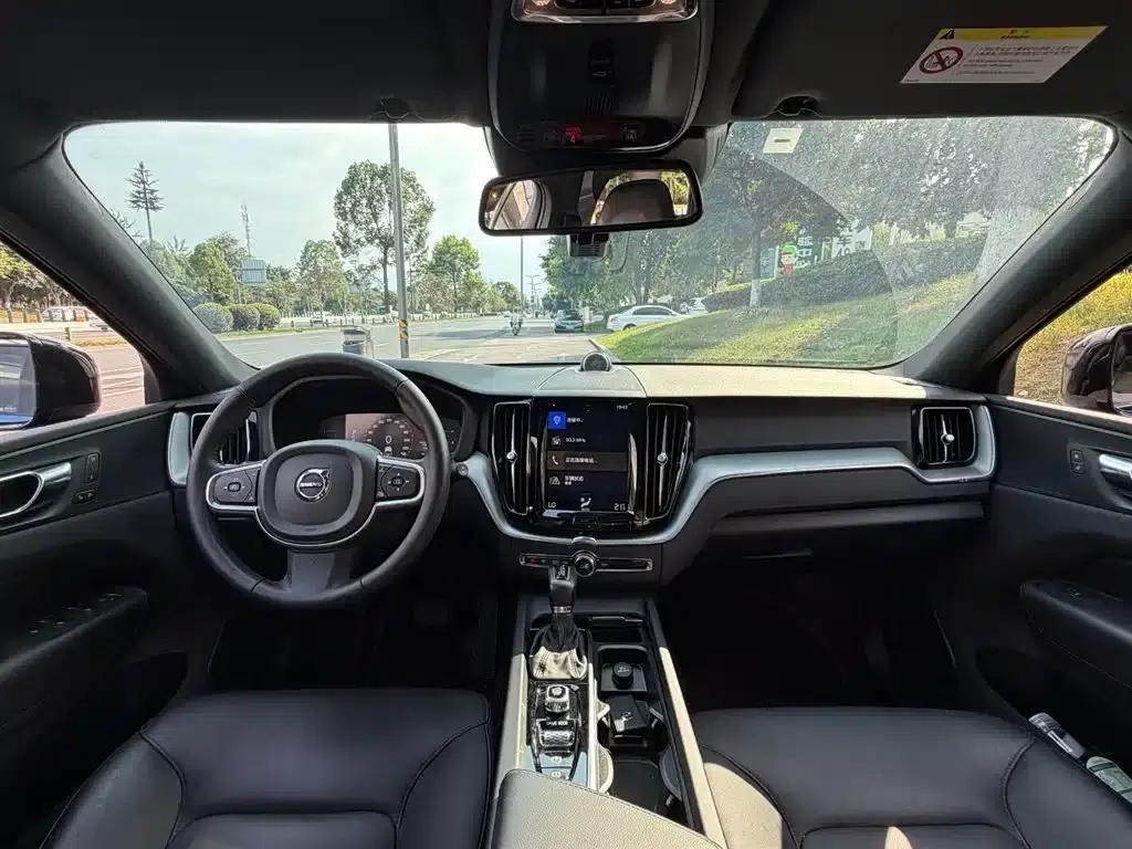 2021 Volvo XC60 T5 AWD Inscription Sport Edition — миниатюра 11