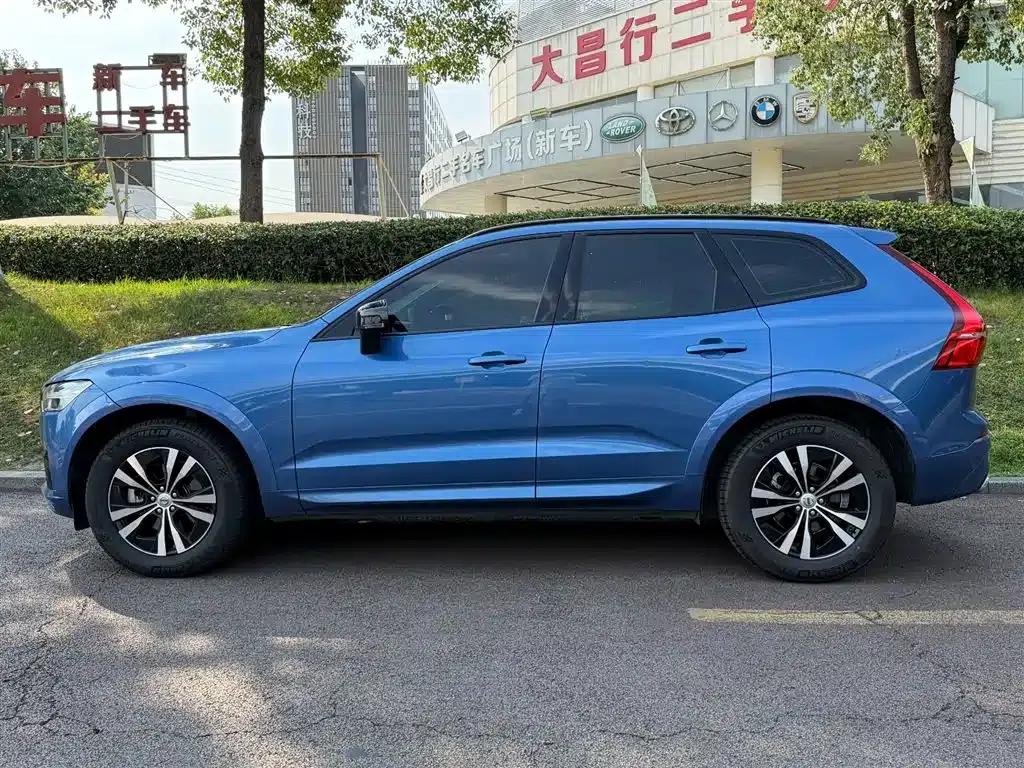 2021 Volvo XC60 T5 AWD Inscription Sport Edition — миниатюра 3