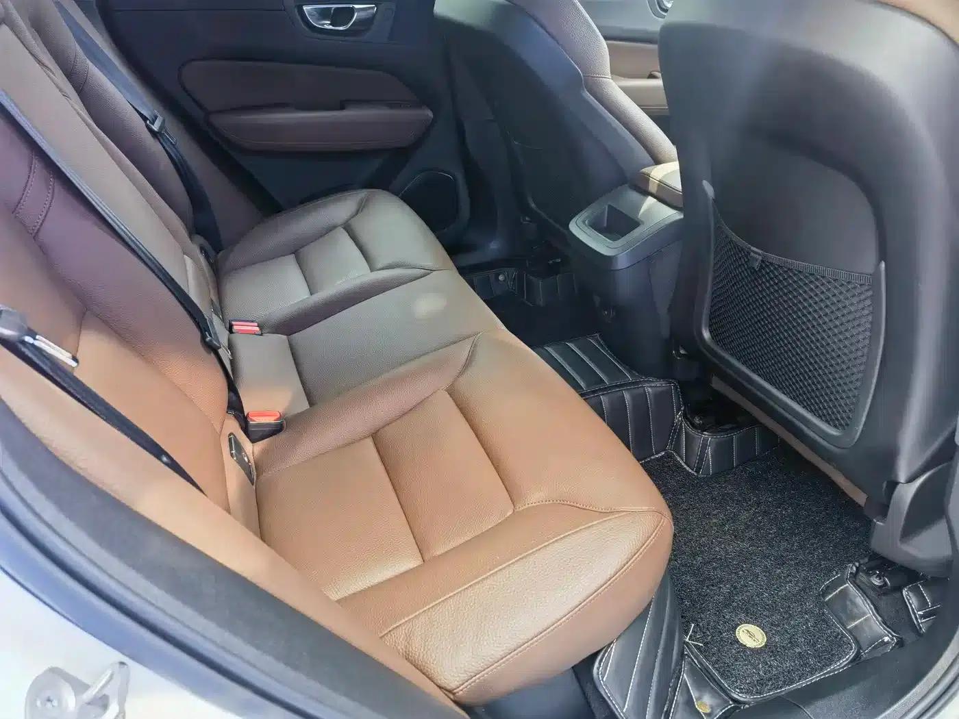 2023 Volvo XC60 B5 AWD Inscription Luxury Edition — миниатюра 11