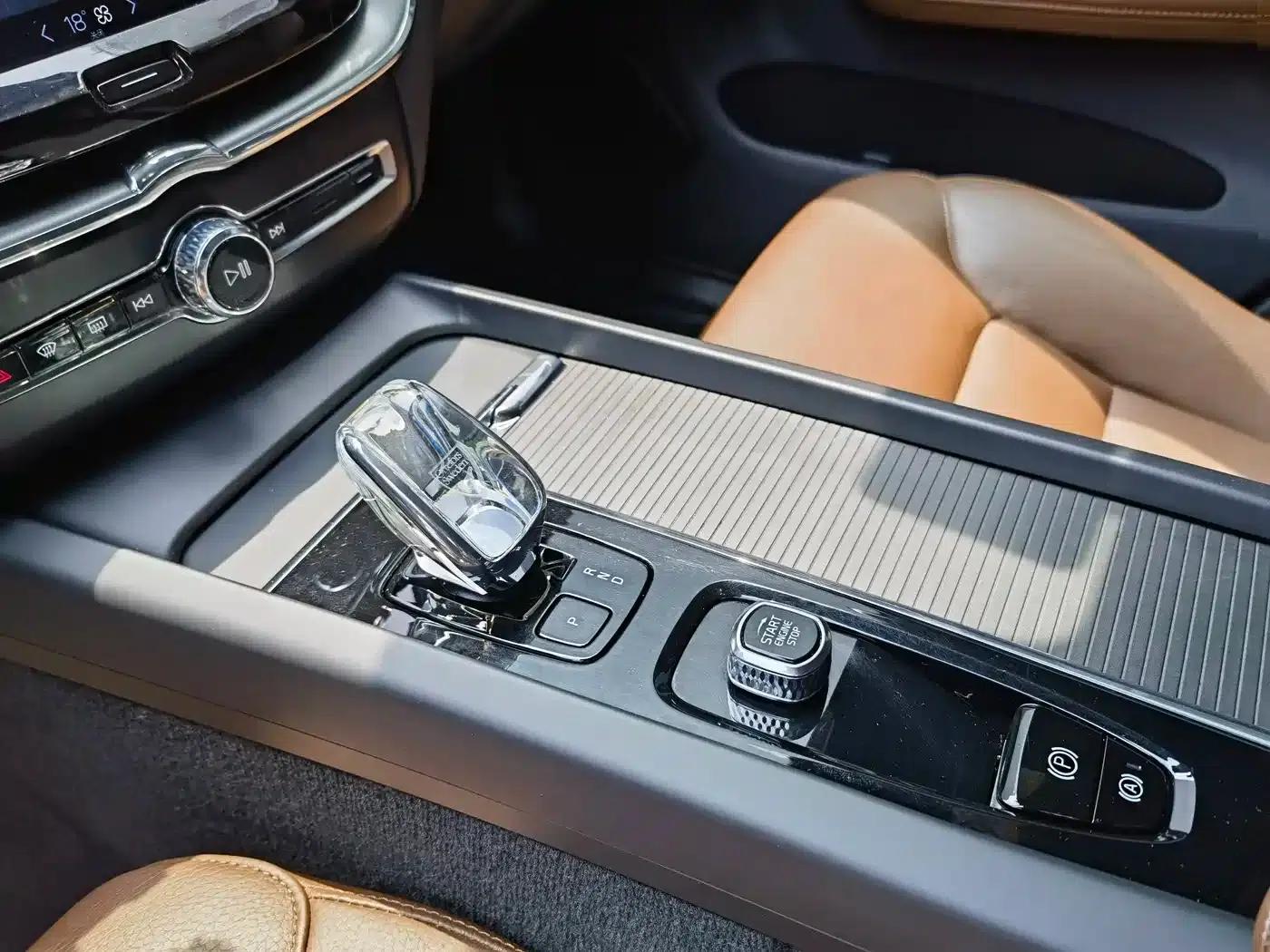 2023 Volvo XC60 B5 AWD Inscription Luxury Edition — миниатюра 12
