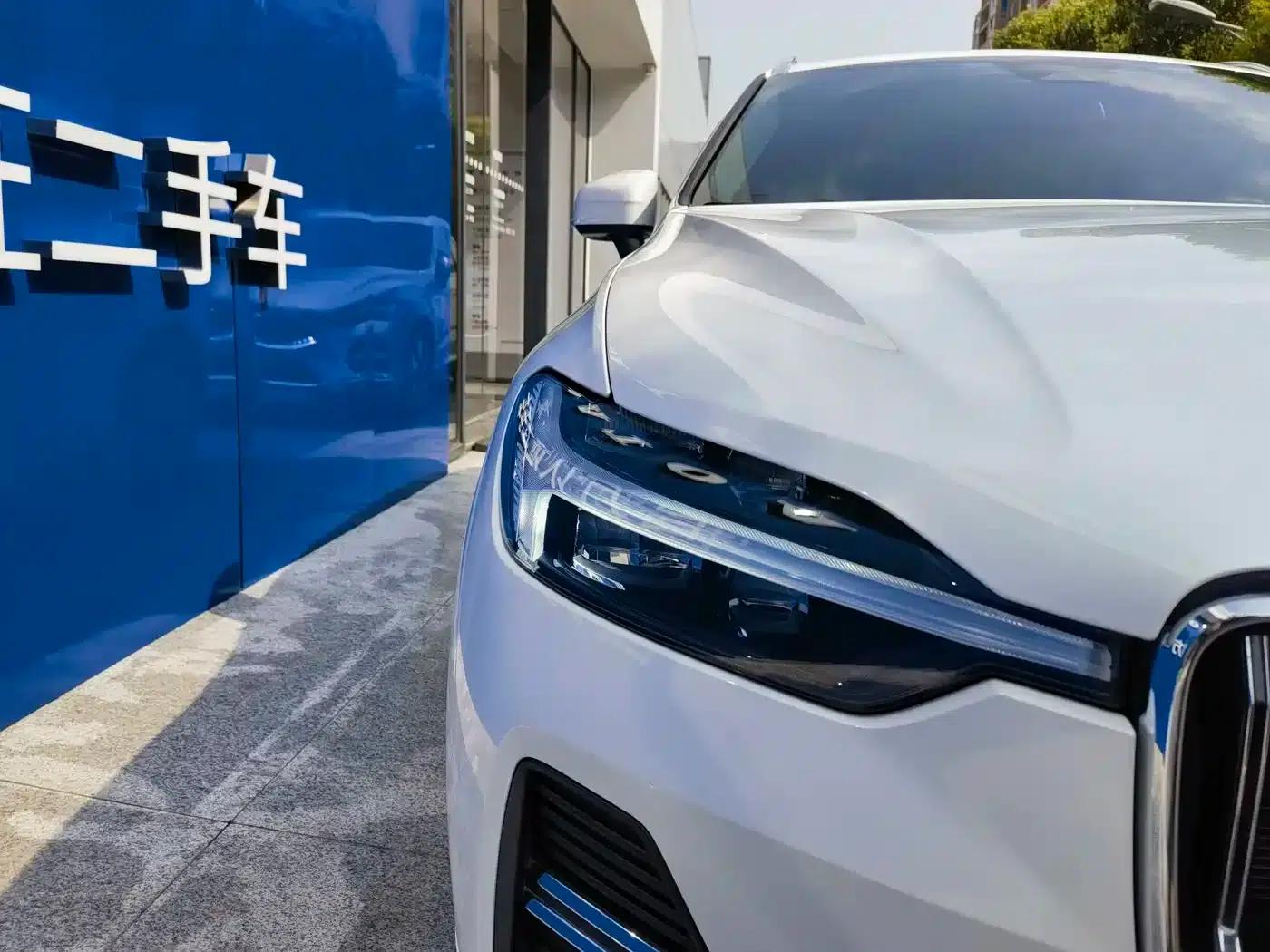 2023 Volvo XC60 B5 AWD Inscription Luxury Edition — миниатюра 3