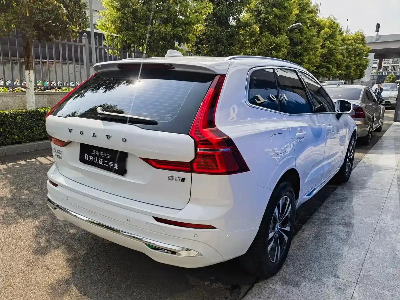 2023 Volvo XC60 B5 AWD Inscription Luxury Edition — миниатюра 5