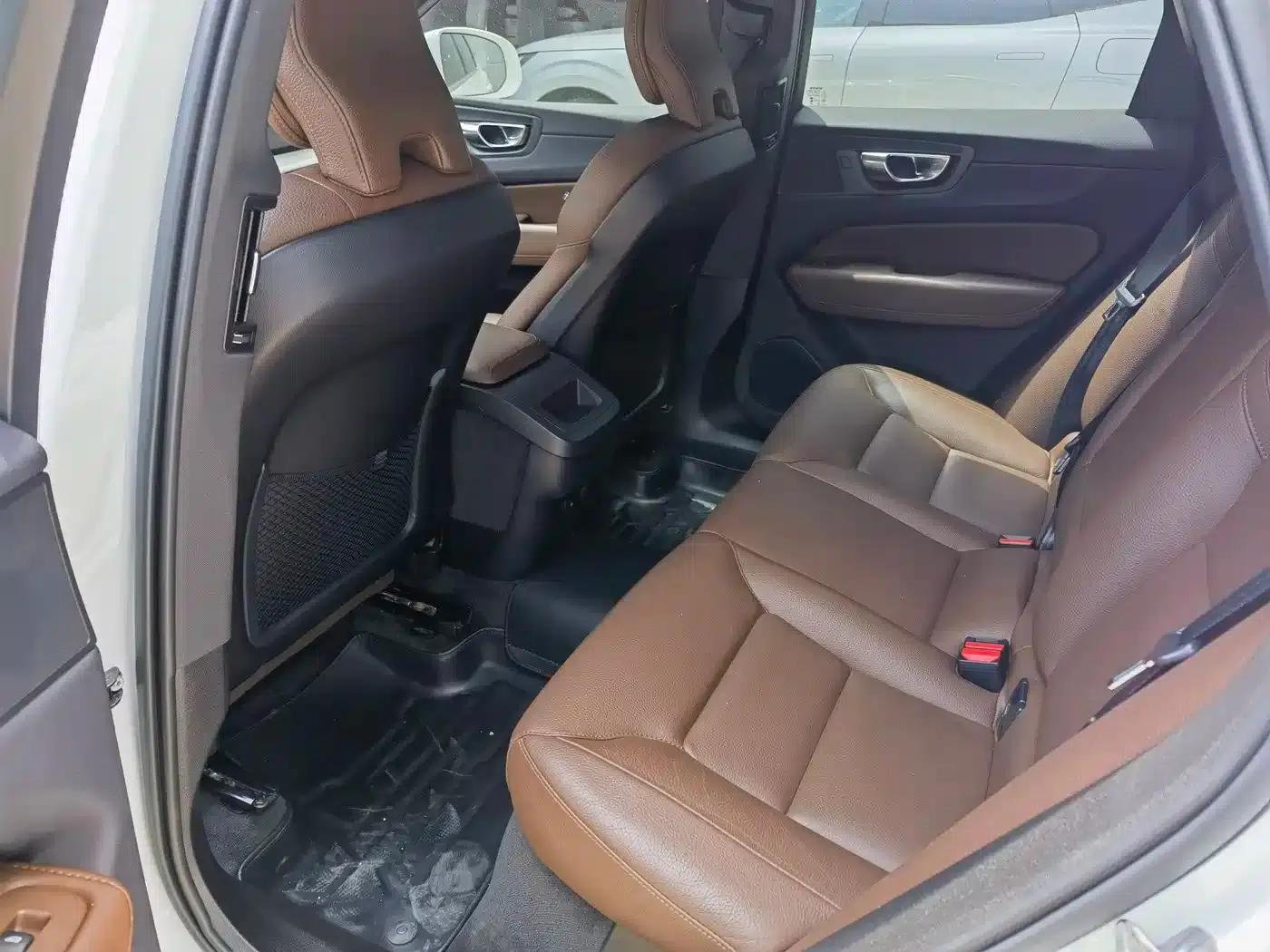 2023 Volvo XC60 B5 AWD Inscription Luxury Edition — миниатюра 9
