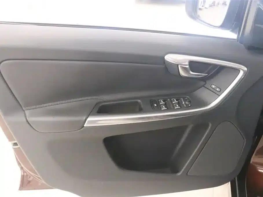 2016 Volvo XC60 T5 Smart Edition — миниатюра 11