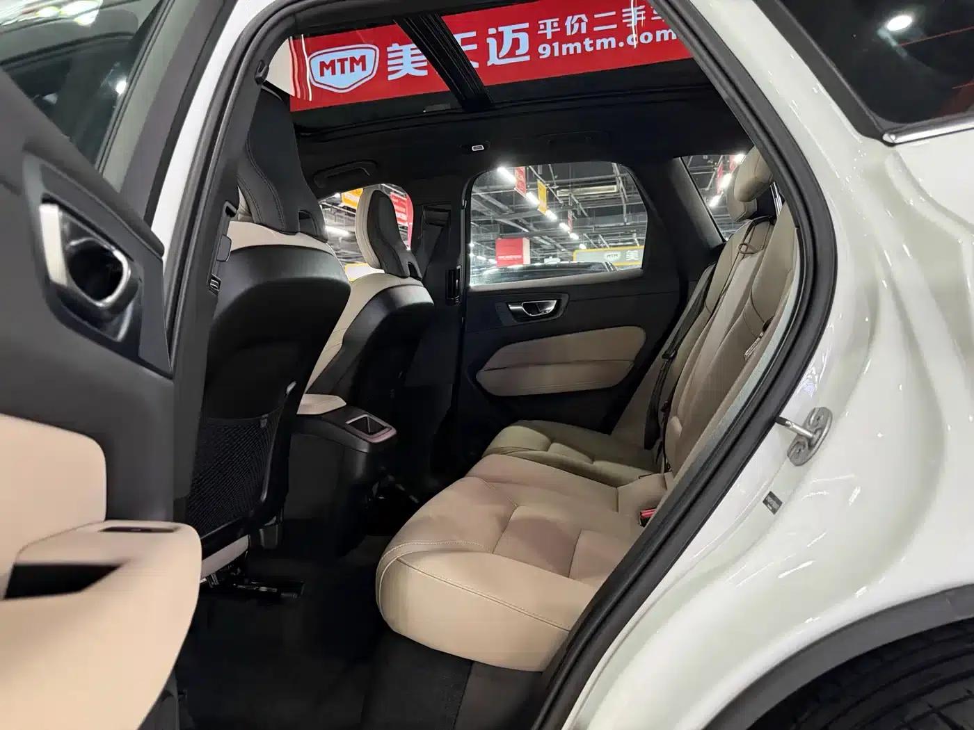 2026 Volvo XC60 B5 AWD Inscription Luxury Edition — миниатюра 11