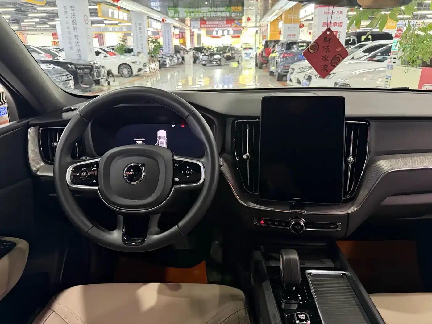 2026 Volvo XC60 B5 AWD Inscription Luxury Edition — миниатюра 17