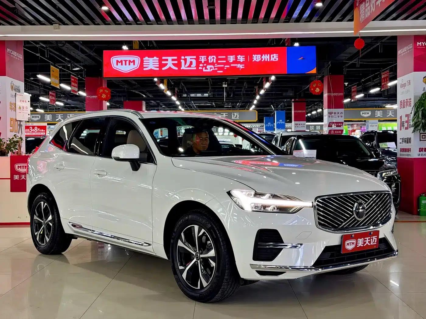 2026 Volvo XC60 B5 AWD Inscription Luxury Edition — миниатюра 3