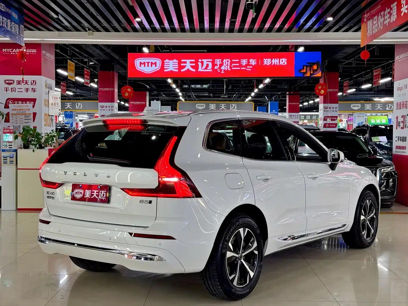 2026 Volvo XC60 B5 AWD Inscription Luxury Edition — миниатюра 4