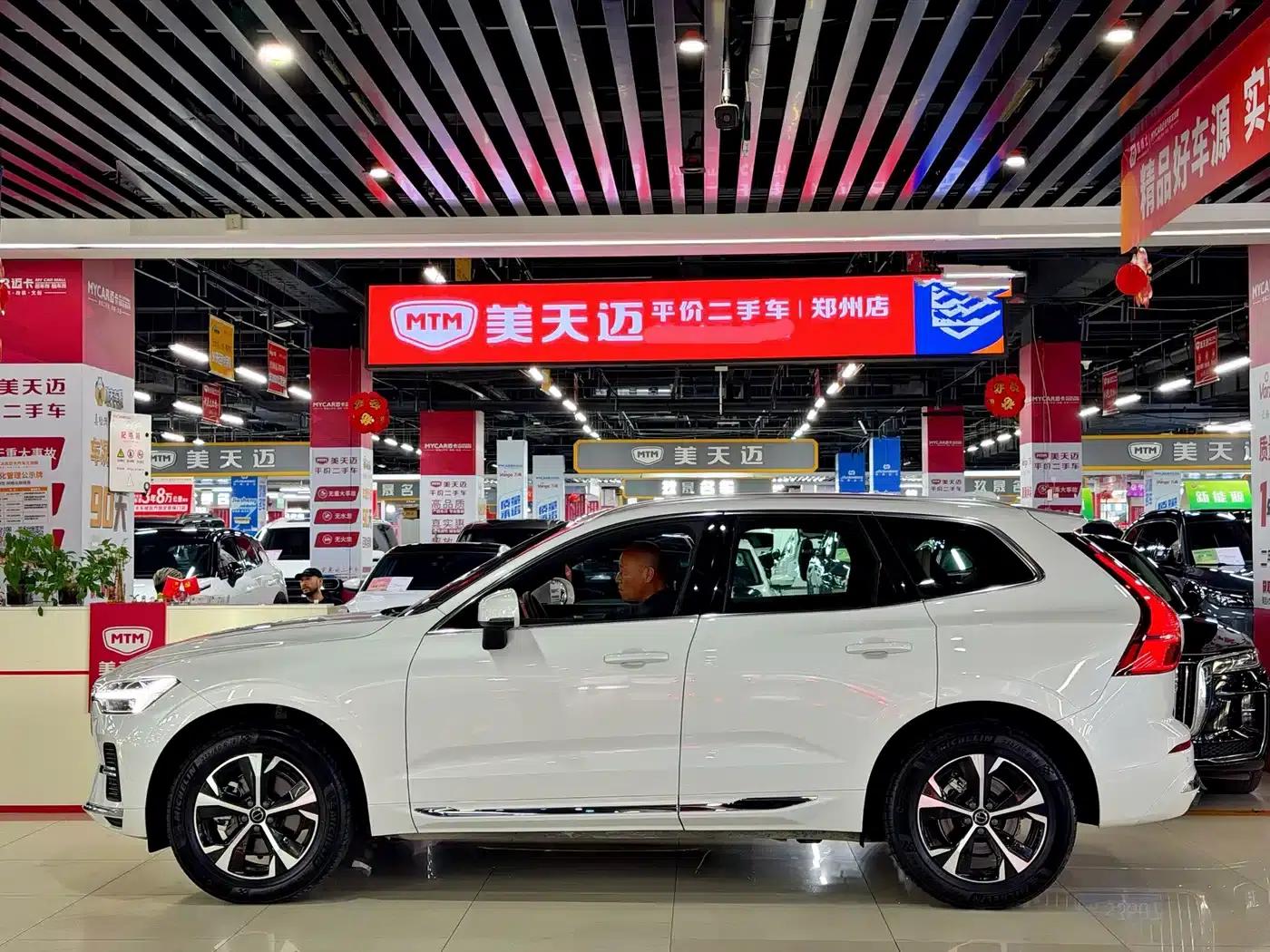 2026 Volvo XC60 B5 AWD Inscription Luxury Edition — миниатюра 5