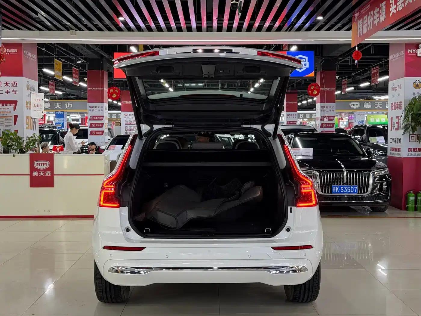 2026 Volvo XC60 B5 AWD Inscription Luxury Edition — миниатюра 8