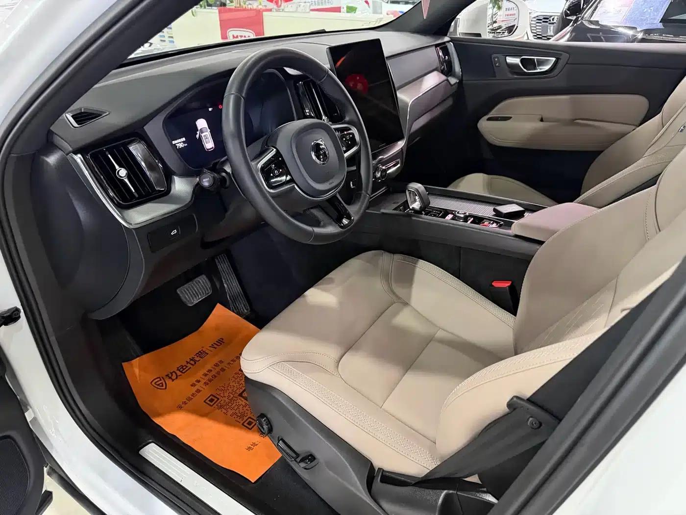 2026 Volvo XC60 B5 AWD Inscription Luxury Edition — миниатюра 9