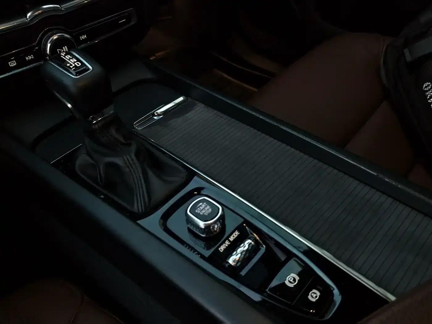 2020 Volvo XC60 T5 AWD Inscription Luxury Edition — миниатюра 14