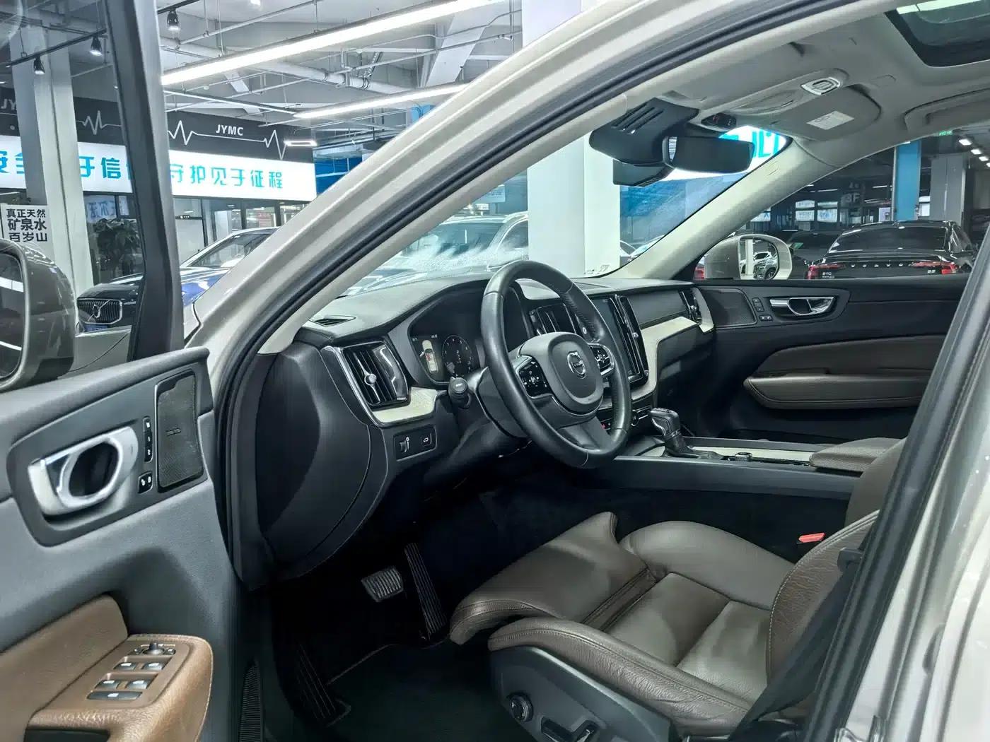 2020 Volvo XC60 T5 AWD Inscription Luxury Edition — миниатюра 5