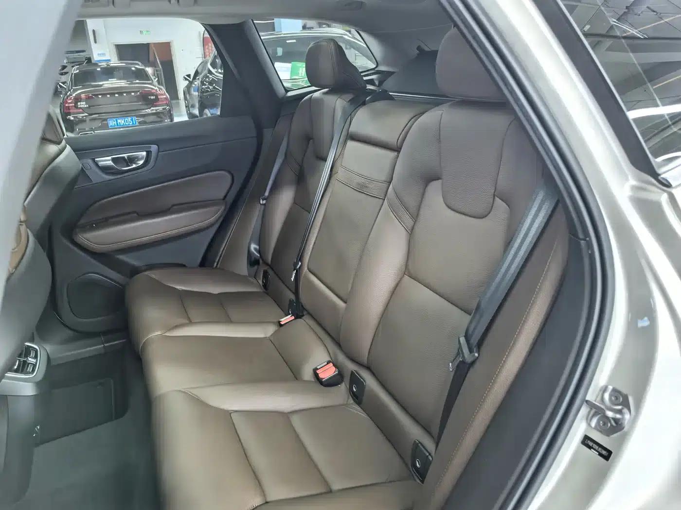 2020 Volvo XC60 T5 AWD Inscription Luxury Edition — миниатюра 7