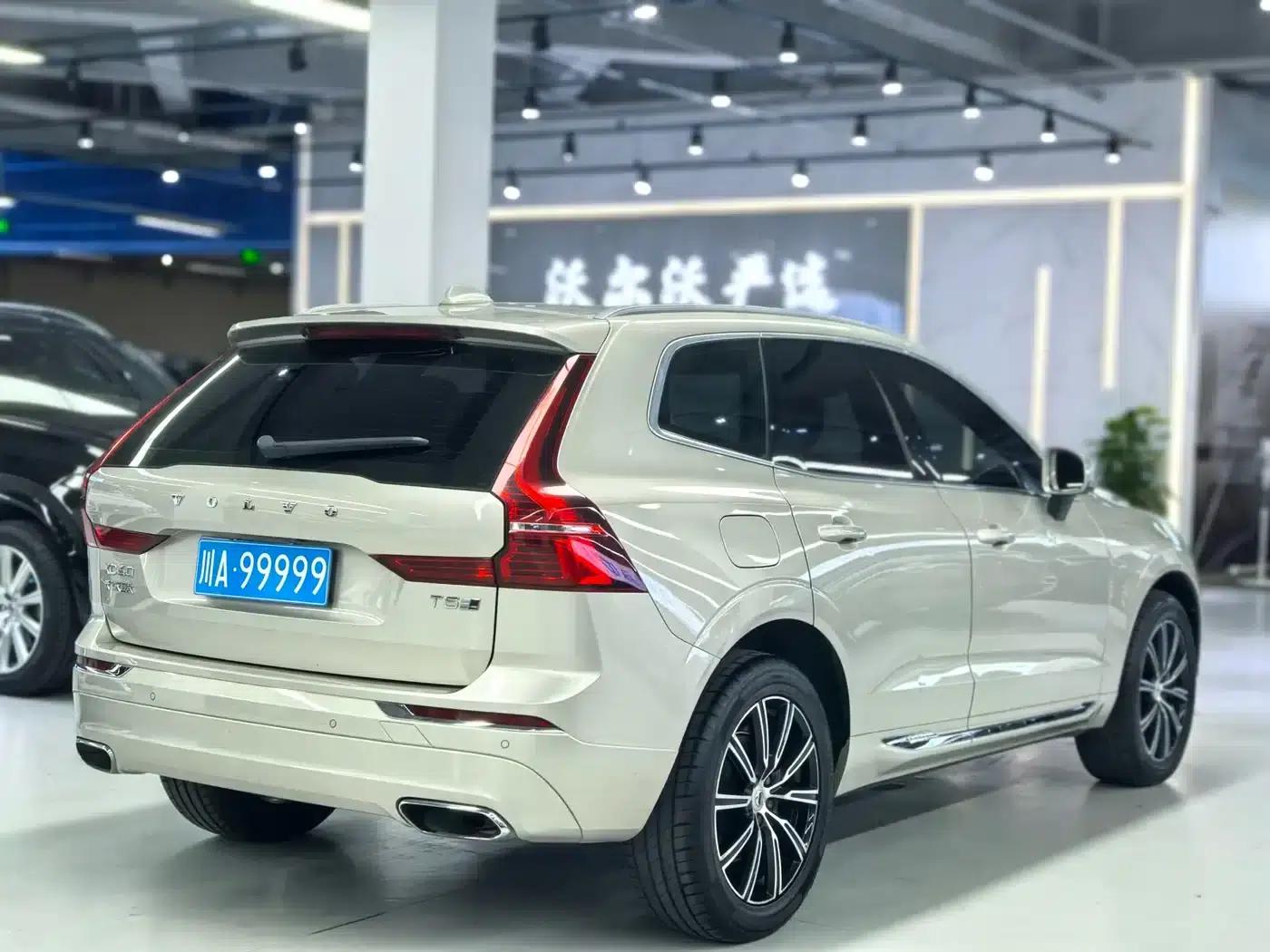 2020 Volvo XC60 T5 AWD Inscription Luxury Edition — миниатюра 10