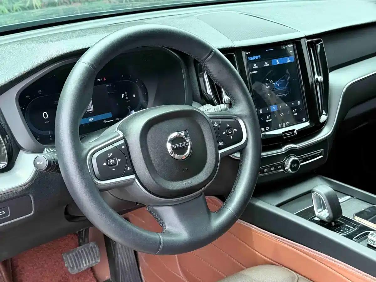 2025 Volvo XC60 B5 AWD Inscription Luxury Edition — миниатюра 2