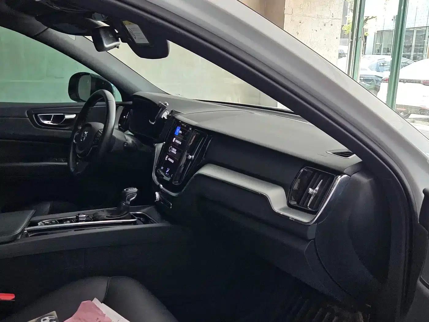 2021 Volvo XC60 T5 AWD Inscription Luxury Edition — миниатюра 13