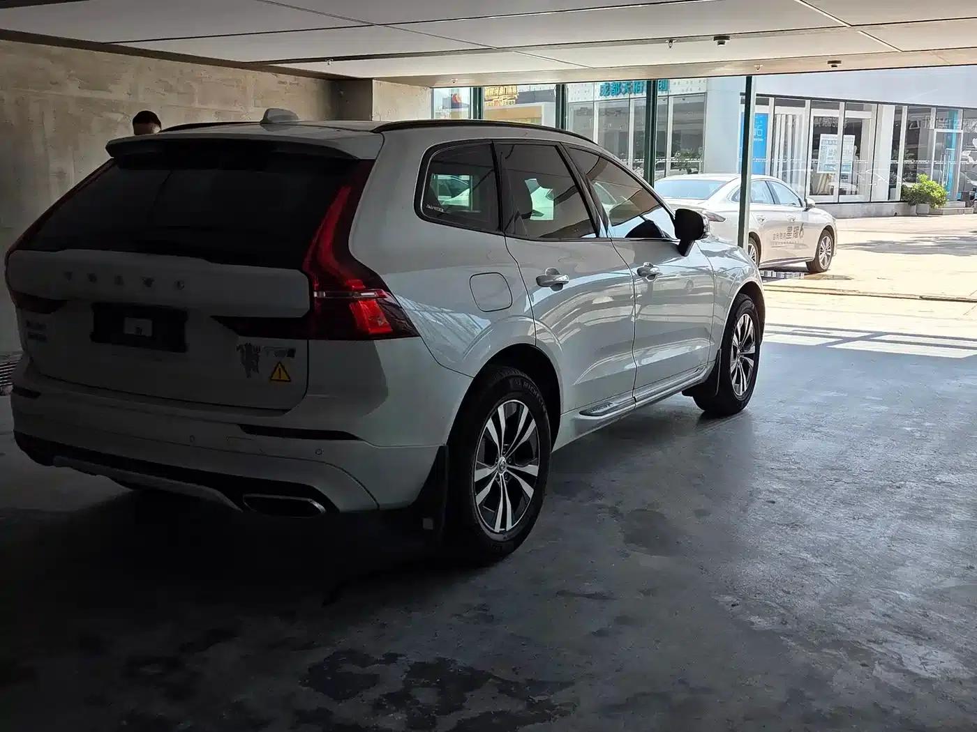 2021 Volvo XC60 T5 AWD Inscription Luxury Edition — миниатюра 5