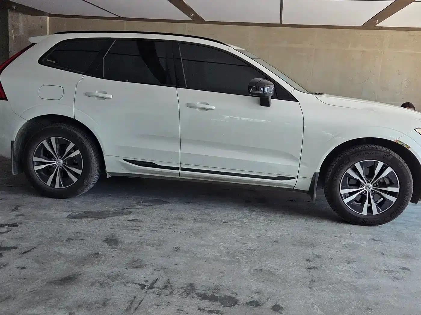 2021 Volvo XC60 T5 AWD Inscription Luxury Edition — миниатюра 6