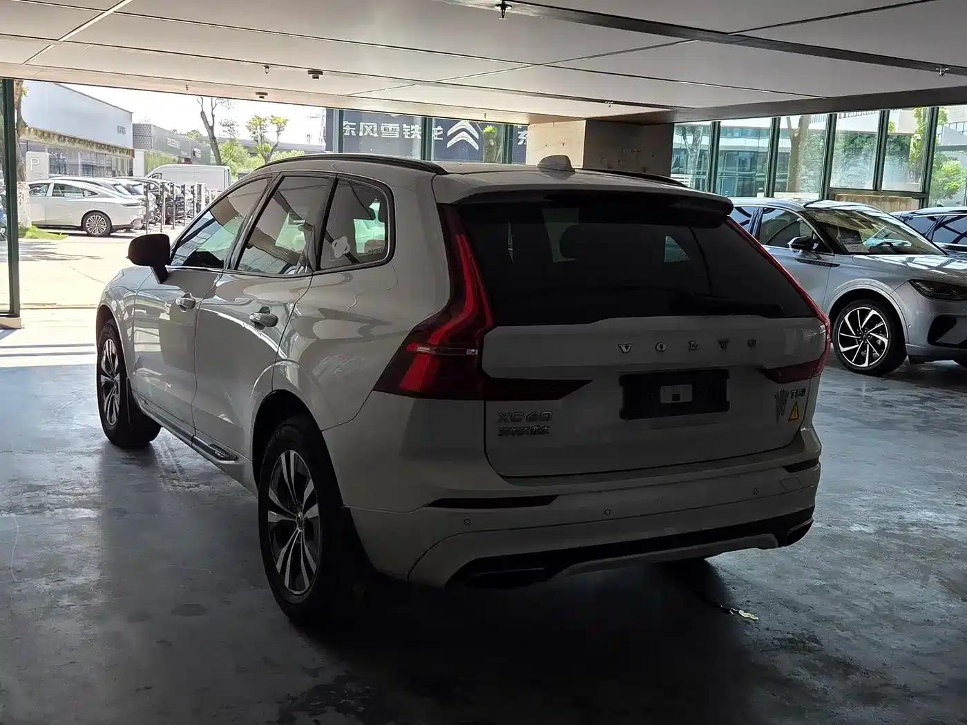 2021 Volvo XC60 T5 AWD Inscription Luxury Edition — миниатюра 7