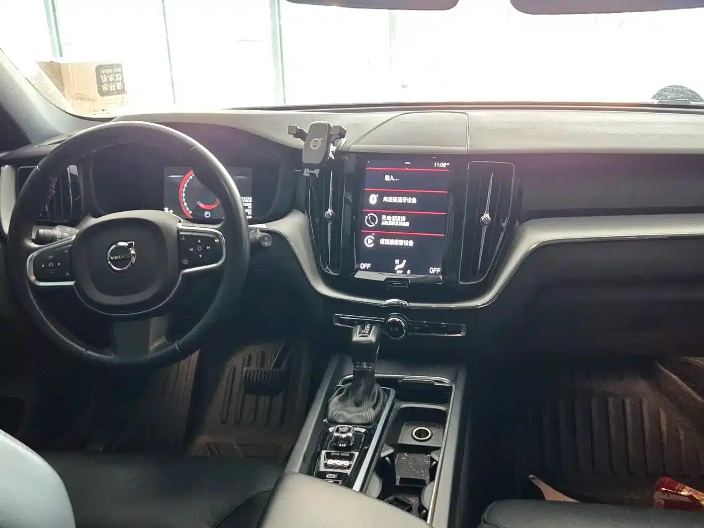 2021 Volvo XC60 T5 AWD Inscription Luxury Edition — миниатюра 10