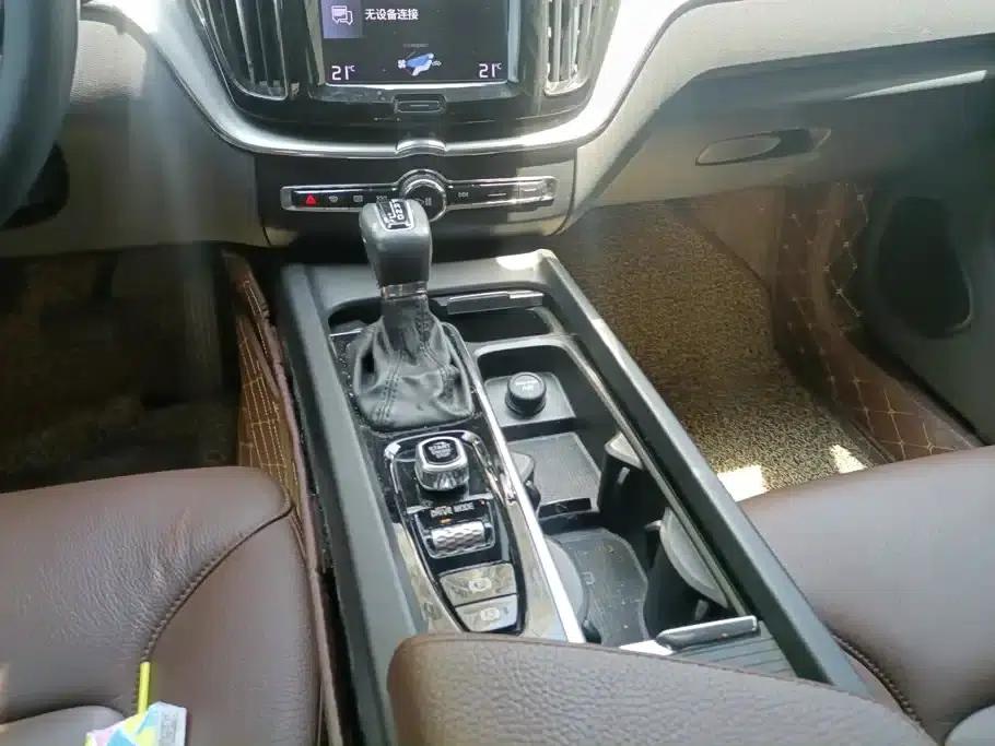 2021 Volvo XC60 T5 AWD Inscription Luxury Edition — миниатюра 16