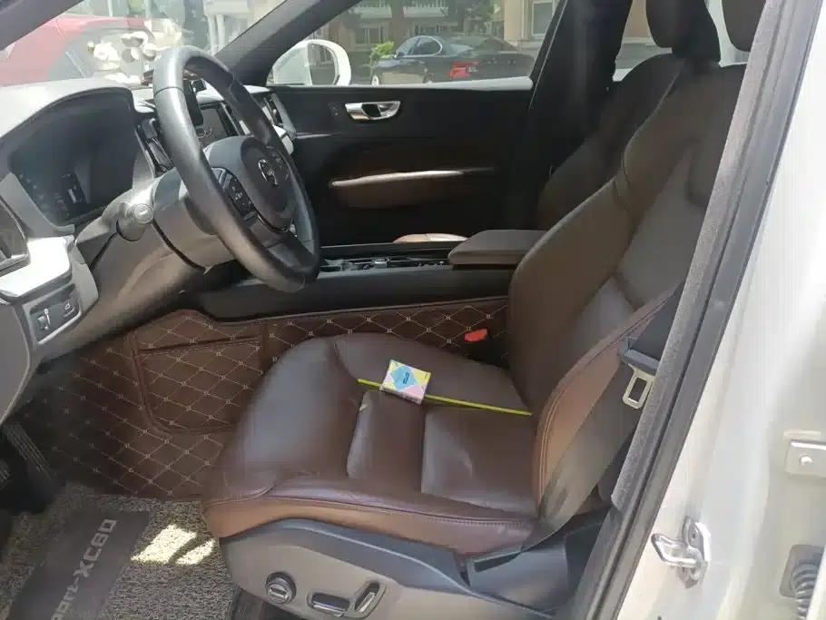 2021 Volvo XC60 T5 AWD Inscription Luxury Edition — миниатюра 9