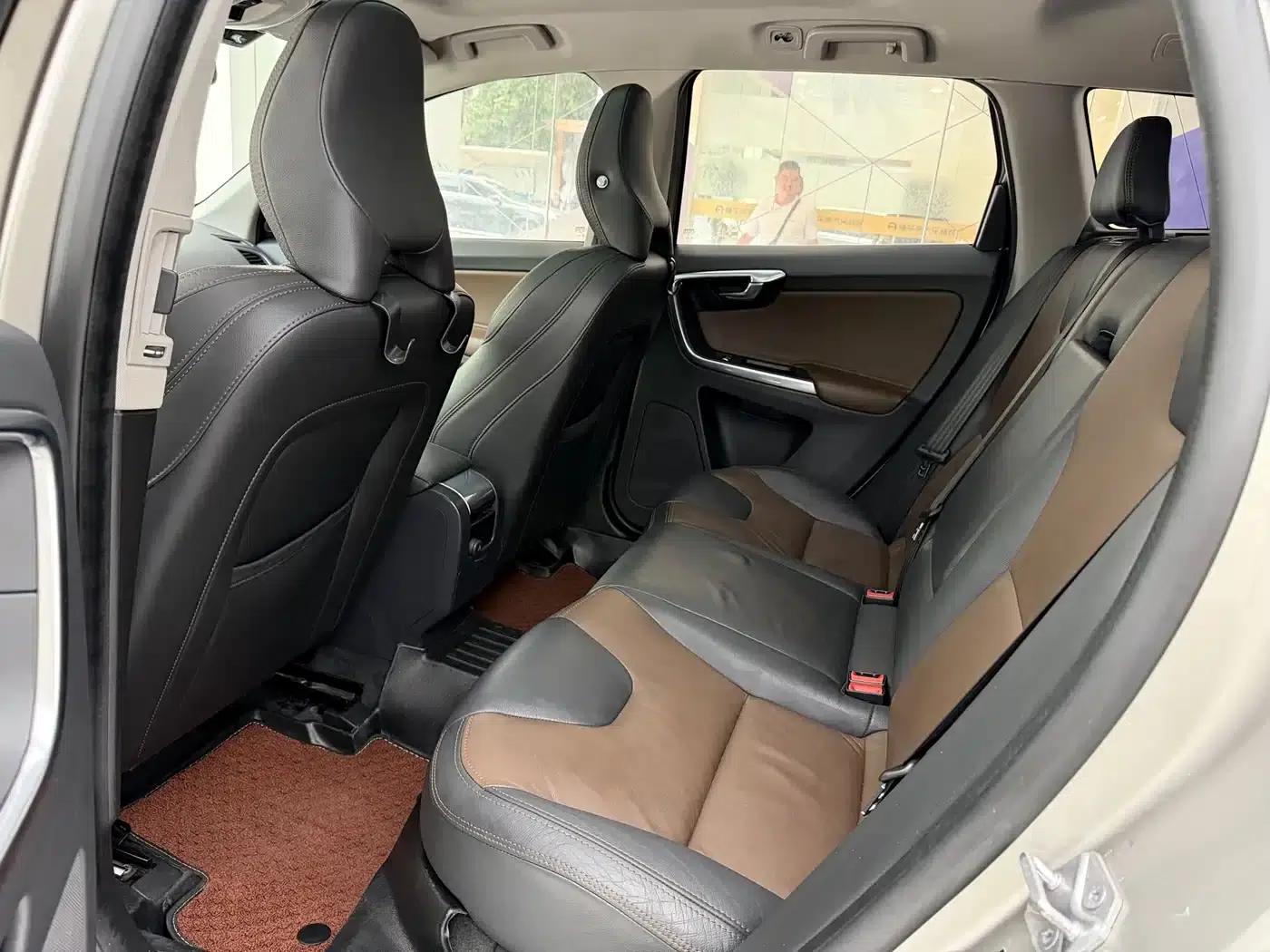 2016 Volvo XC60 T5 Smart Edition — миниатюра 11