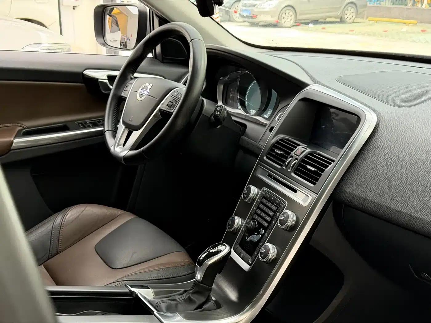 2016 Volvo XC60 T5 Smart Edition — миниатюра 19