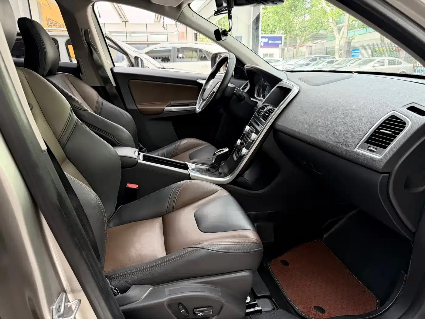 2016 Volvo XC60 T5 Smart Edition — миниатюра 8