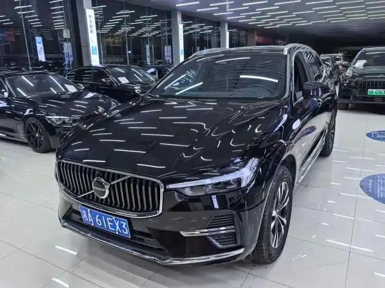 2025 Volvo XC60 B5 AWD Inscription Luxury Edition — миниатюра 1