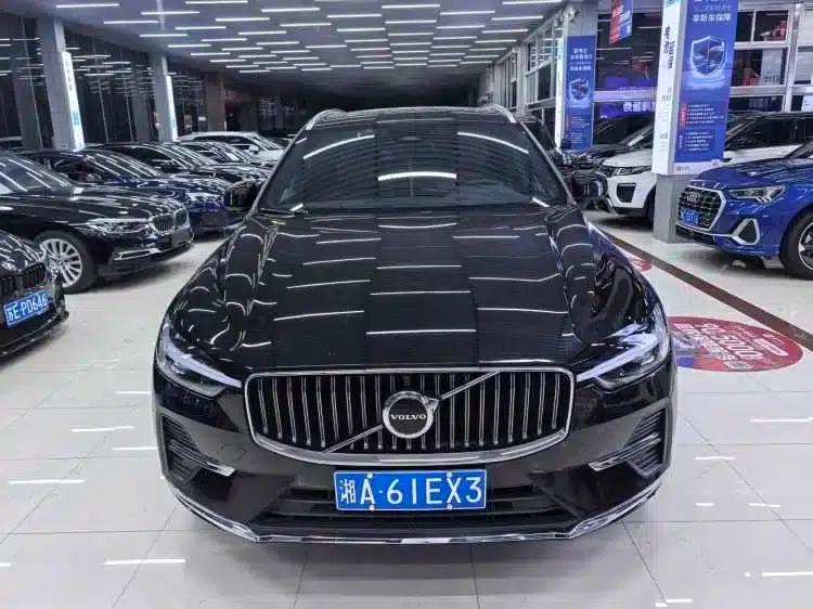2025 Volvo XC60 B5 AWD Inscription Luxury Edition — миниатюра 2