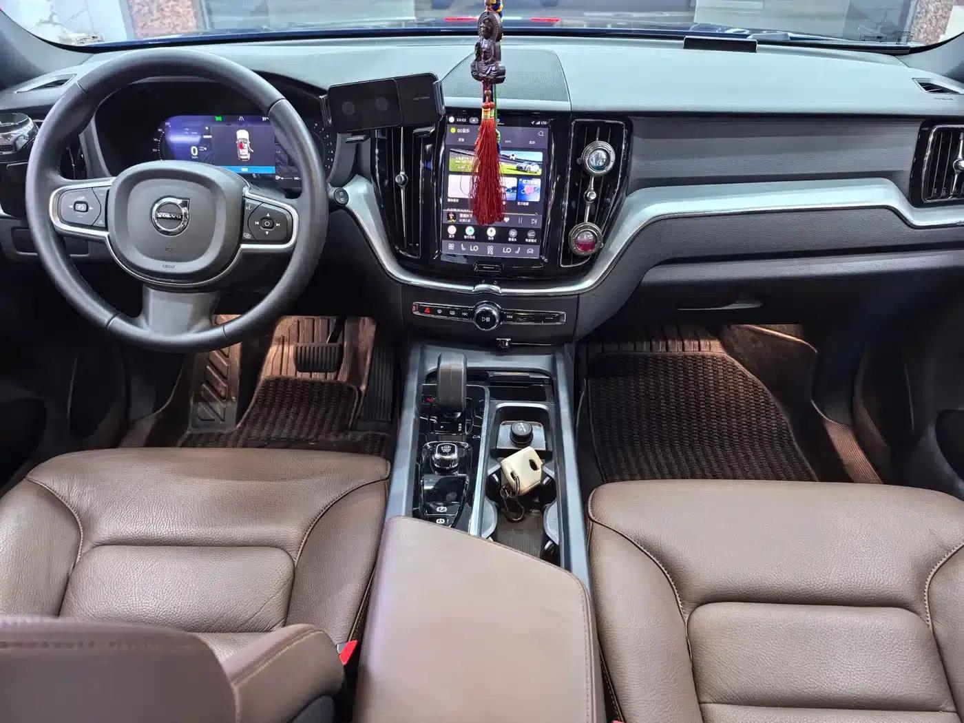 2025 Volvo XC60 B5 AWD Inscription Luxury Edition — миниатюра 12