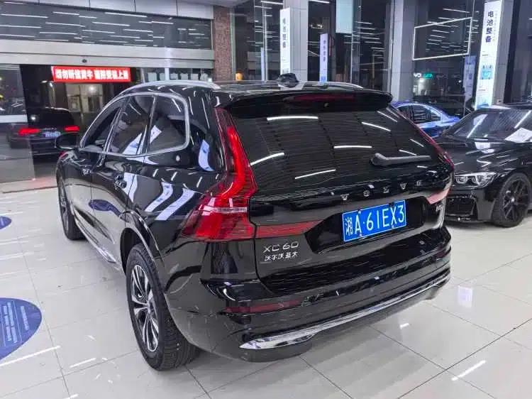 2025 Volvo XC60 B5 AWD Inscription Luxury Edition — миниатюра 6