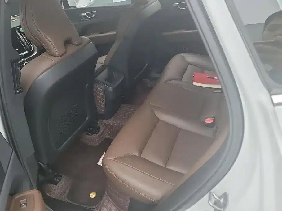 2022 Volvo XC60 B5 AWD Inscription Luxury Edition — миниатюра 11