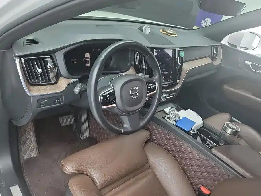 2022 Volvo XC60 B5 AWD Inscription Luxury Edition — миниатюра 12