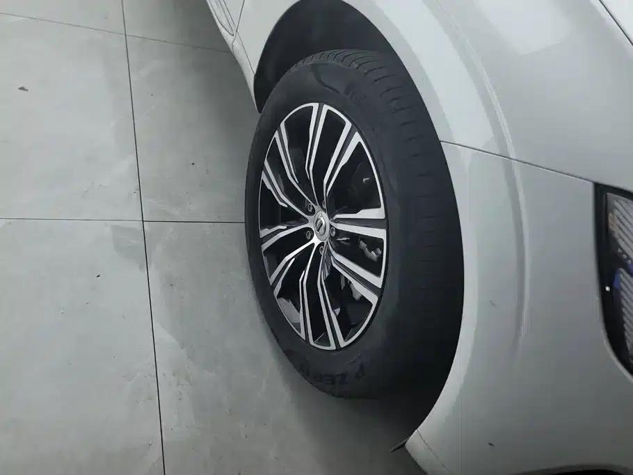 2022 Volvo XC60 B5 AWD Inscription Luxury Edition — миниатюра 6