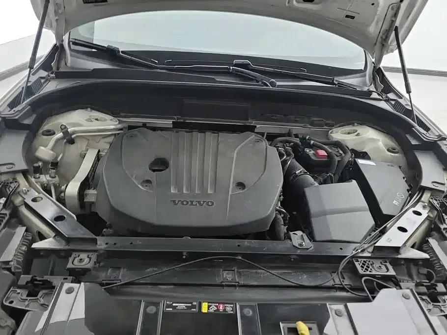 2022 Volvo XC60 B5 AWD Inscription Luxury Edition — миниатюра 10
