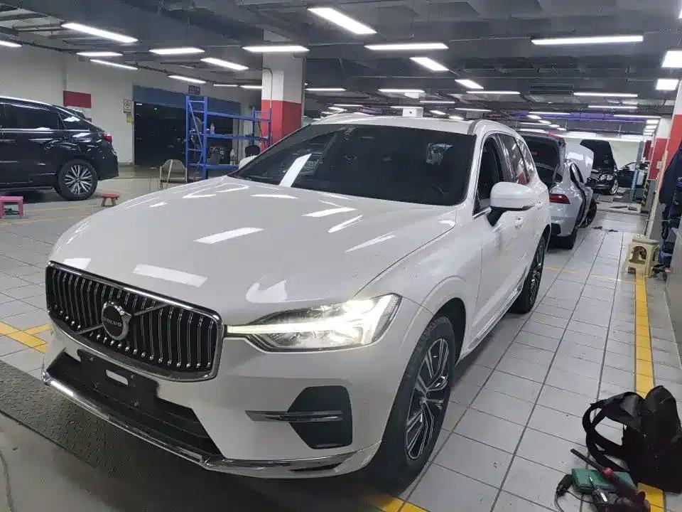 2022 Volvo XC60 B5 AWD Inscription Luxury Edition — миниатюра 1