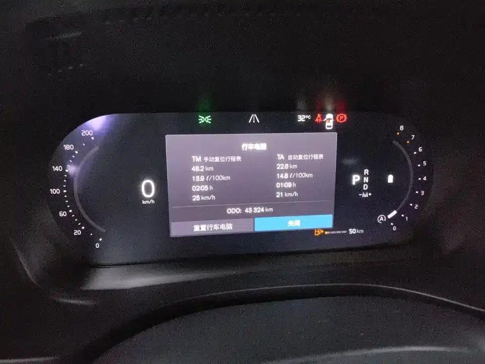 2022 Volvo XC60 B5 AWD Inscription Luxury Edition — миниатюра 4