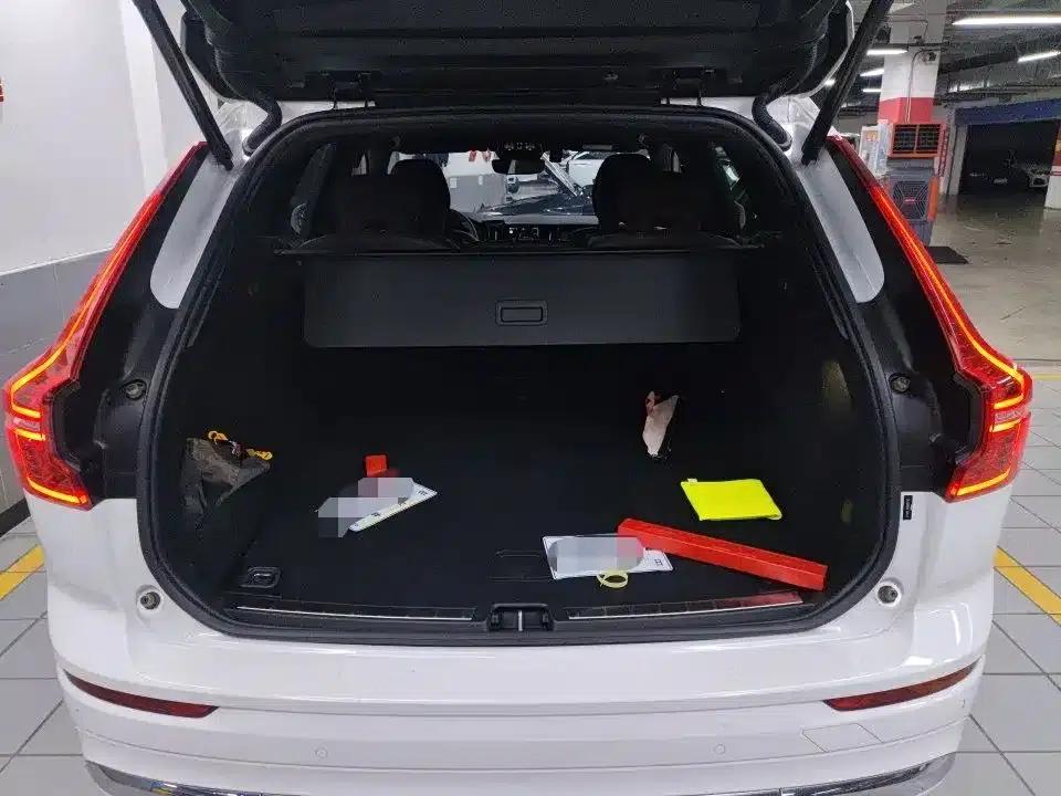 2022 Volvo XC60 B5 AWD Inscription Luxury Edition — миниатюра 8