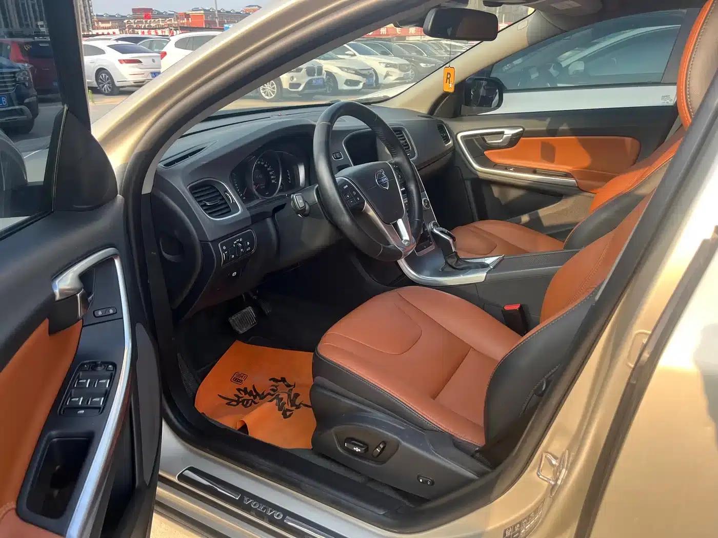 2015 Volvo XC60 T5 Smart Edition — миниатюра 4