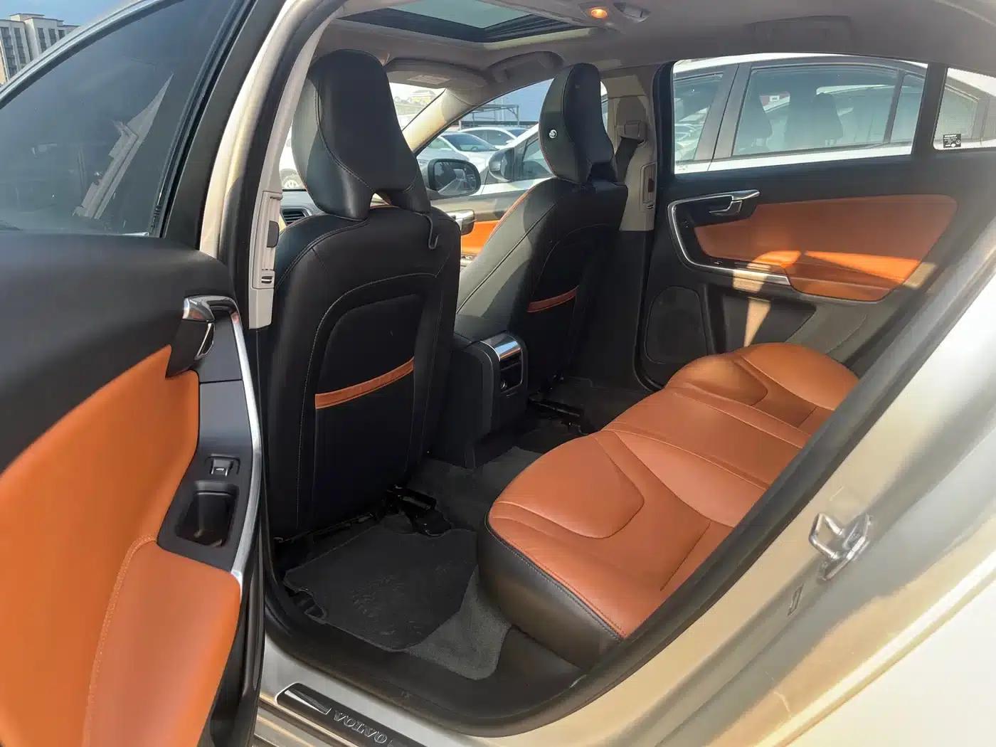 2015 Volvo XC60 T5 Smart Edition — миниатюра 5