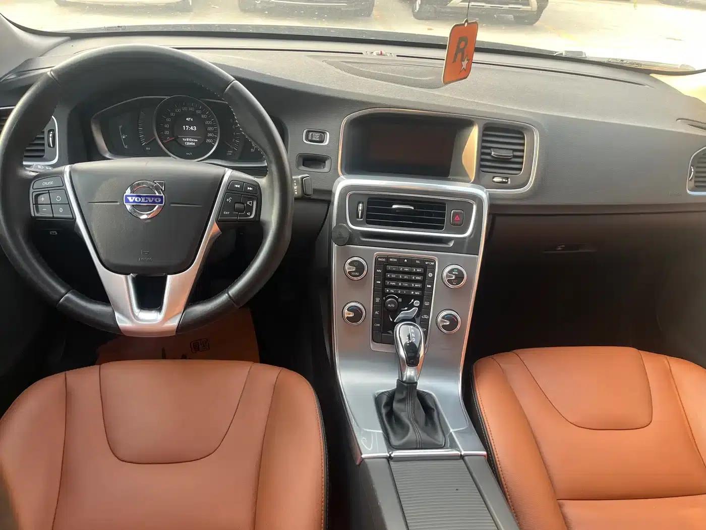 2015 Volvo XC60 T5 Smart Edition — миниатюра 6