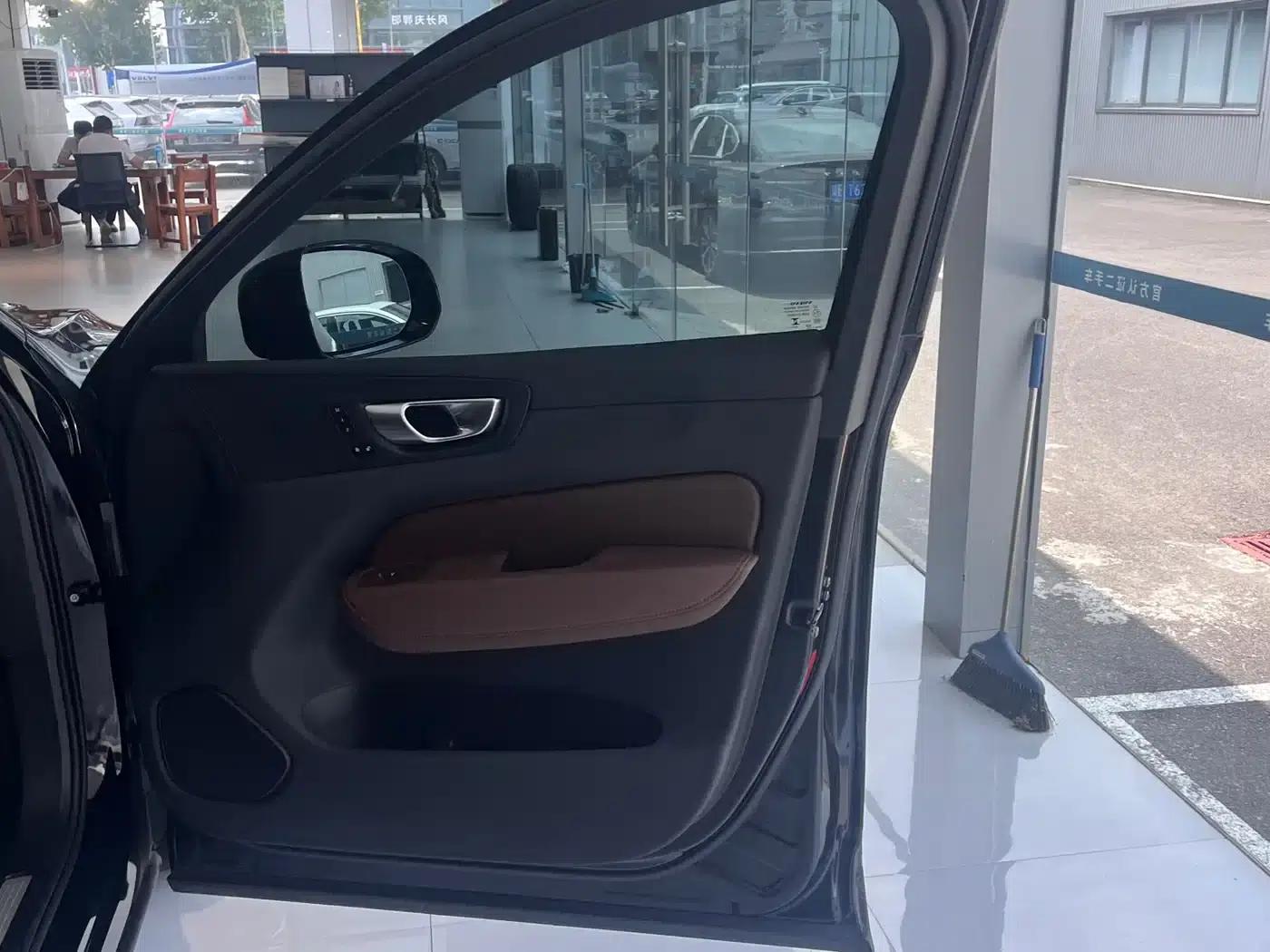 2024 Volvo XC60 B5 AWD Inscription Luxury Edition — миниатюра 7