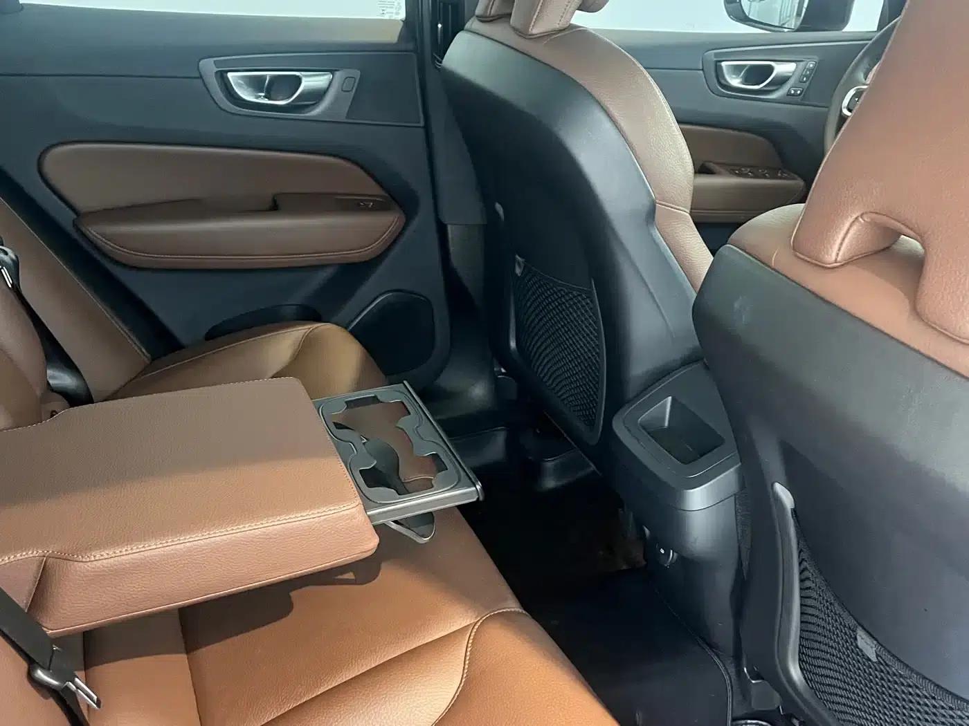 2024 Volvo XC60 B5 AWD Inscription Luxury Edition — миниатюра 8