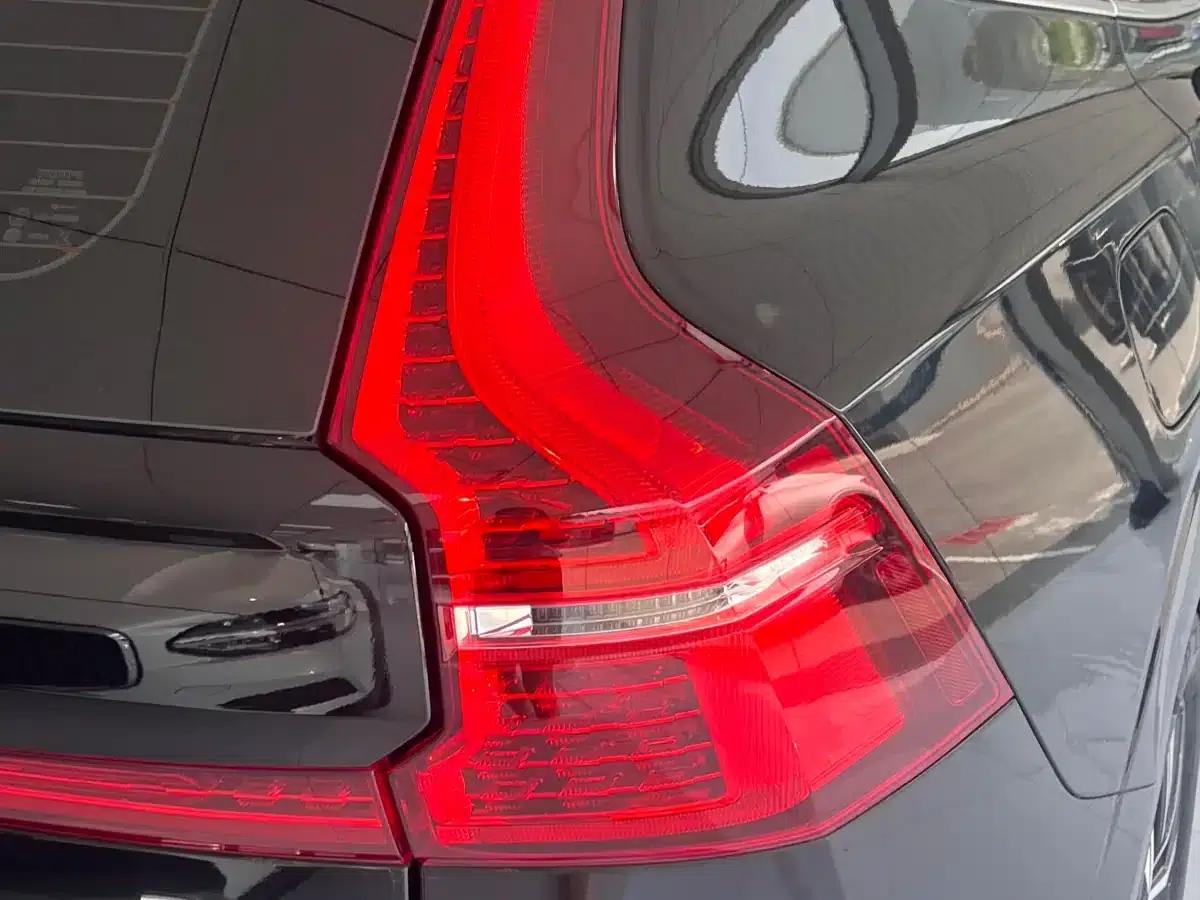 2024 Volvo XC60 B5 AWD Inscription Luxury Edition — миниатюра 10