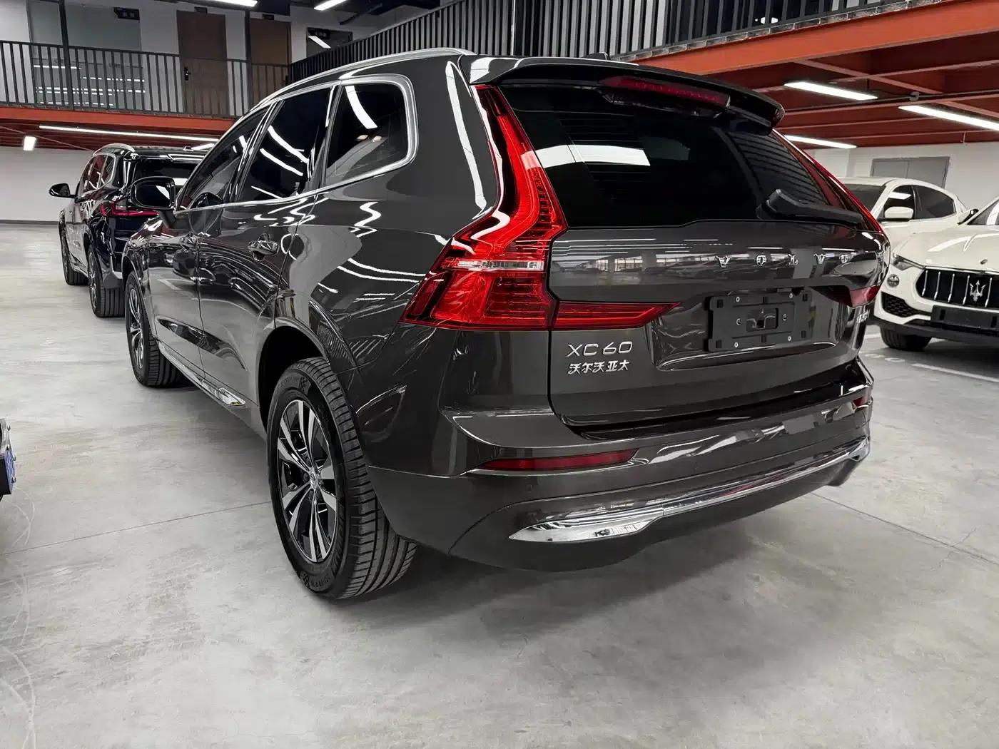 2025 Volvo XC60 B5 AWD Inscription Luxury Edition — миниатюра 12