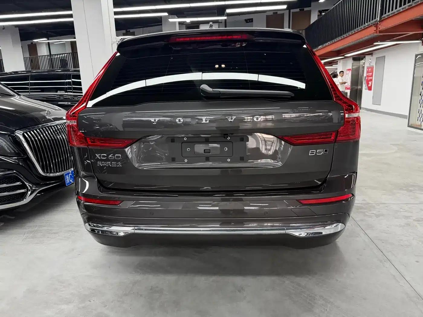 2025 Volvo XC60 B5 AWD Inscription Luxury Edition — миниатюра 13