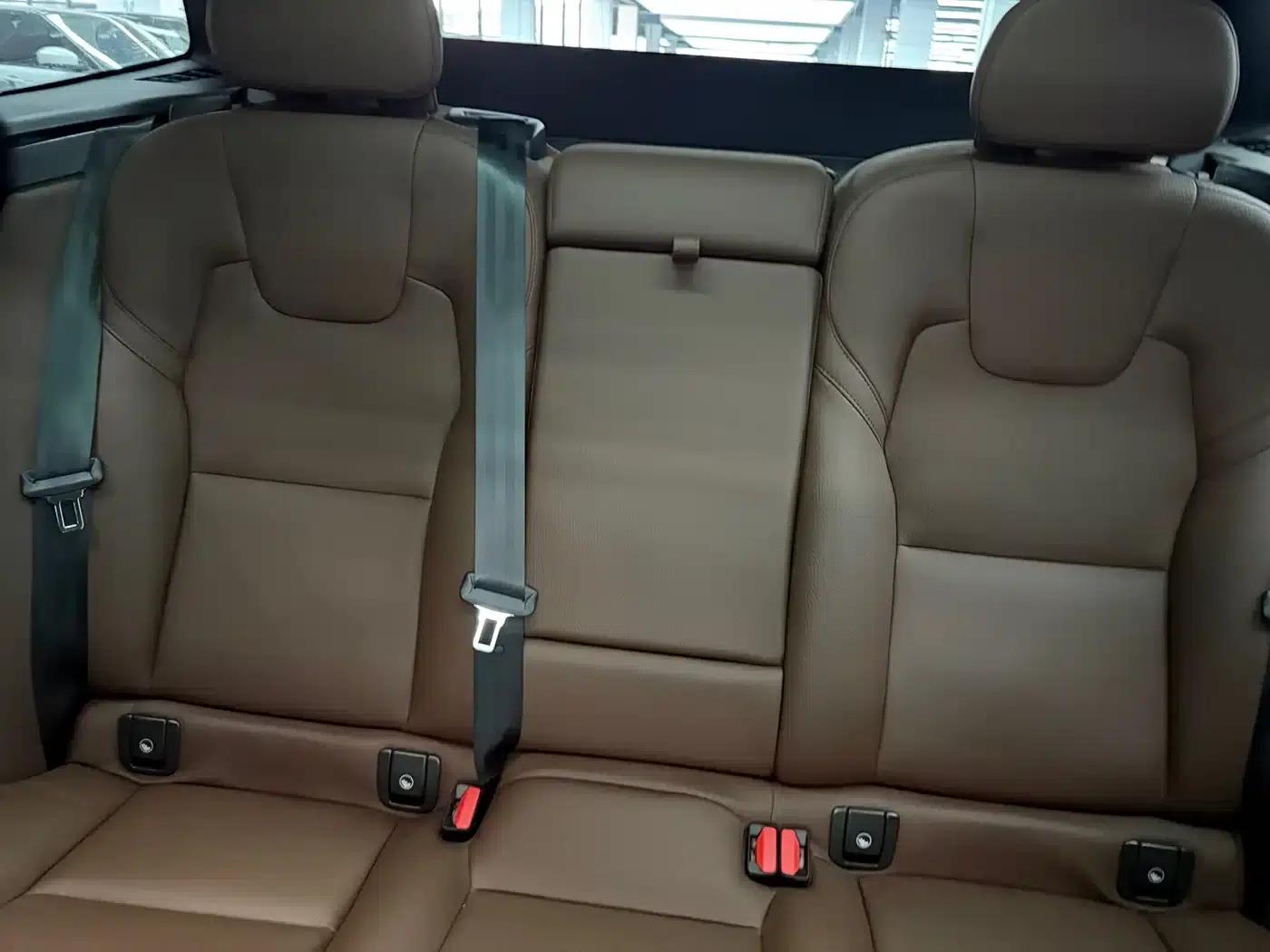 2025 Volvo XC60 B5 AWD Inscription Luxury Edition — миниатюра 15